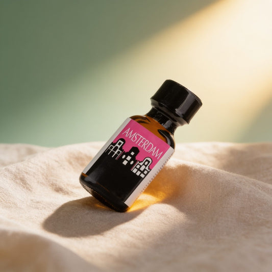 Nettoyant cuir Amsterdam 24 ml — posé sur du lin drapé, lumière chaude