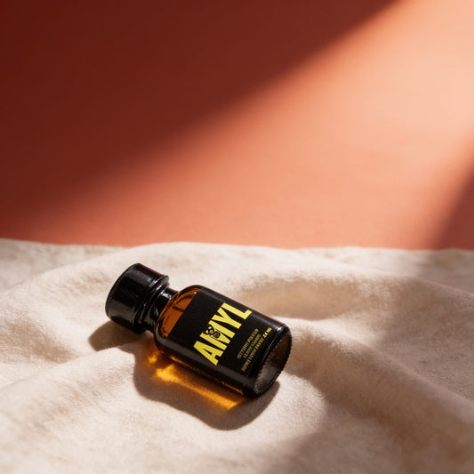 poppers AMYL 25ML — photo éditoriale sur lin drapé