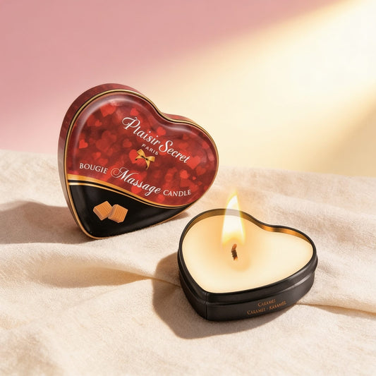 BOUGIE DE MASSAGE 35ML CARAMEL — photo éditoriale sur lin drapé