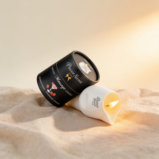 BOUGIE DE MASSAGE DAIQUIRI FRAISE 80ML — photo éditoriale sur lin drapé