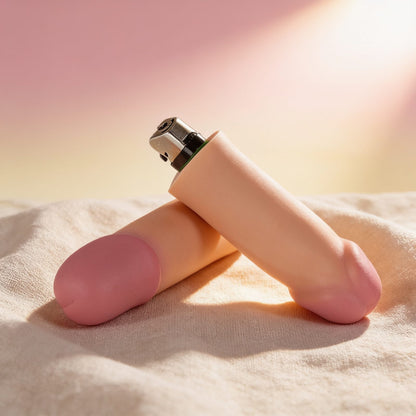 BRIQUET SIFFLET FEMARVI — photo éditoriale sur lin drapé