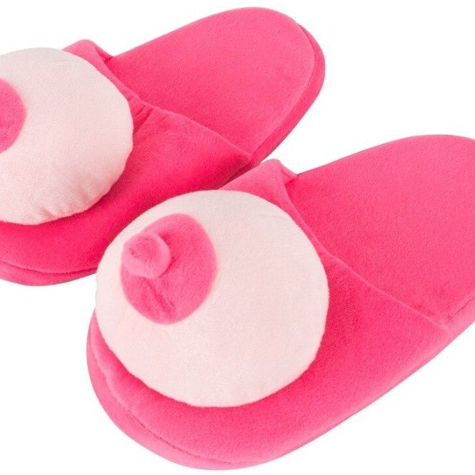 Chaussons en peluche seins — gros plan