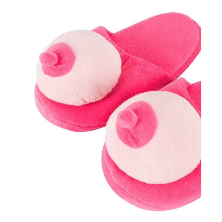 Chaussons en peluche seins — photo éditoriale sur lin drapé
