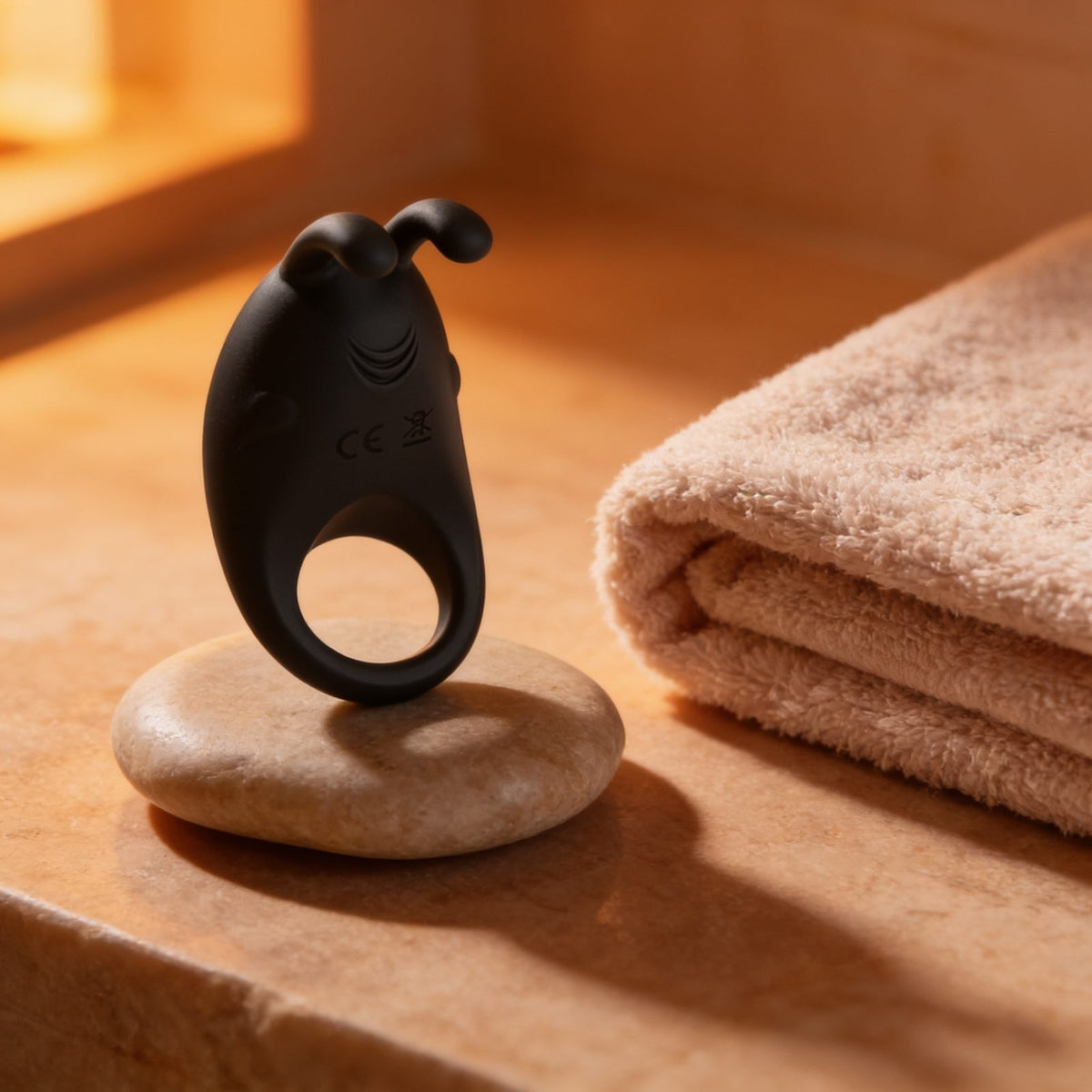 Cockring vibrant Pretty Love Rabbit Vibrator — mise en situation