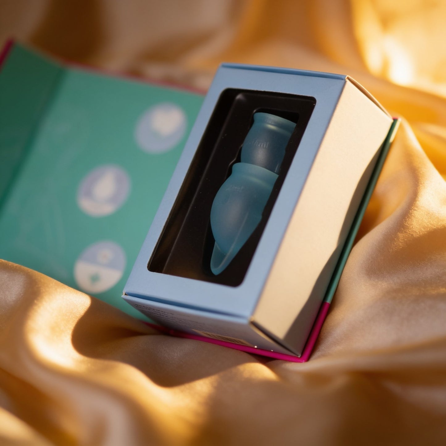 Coupe menstruelle "Feel Confident" — mise en situation