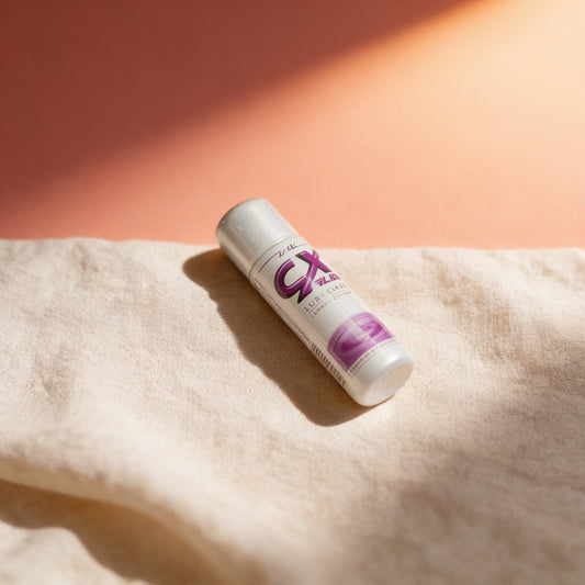CX GLIDE ANAL 100 ML — photo éditoriale sur lin drapé