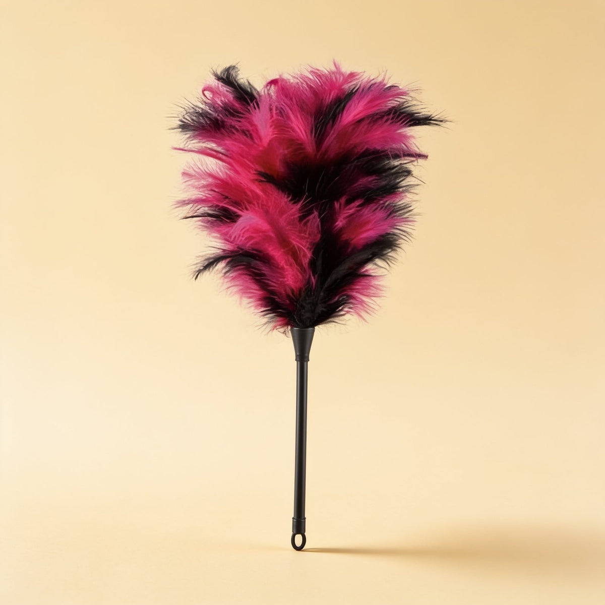 FEATHER DUSTER BLACK AND PINK — packshot
