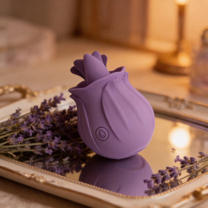Stimulateur lilas sur une coiffeuse, lavande séchée