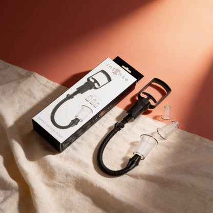 INTENSE POMPE - UNISEX TAME SUCER — photo éditoriale sur lin drapé