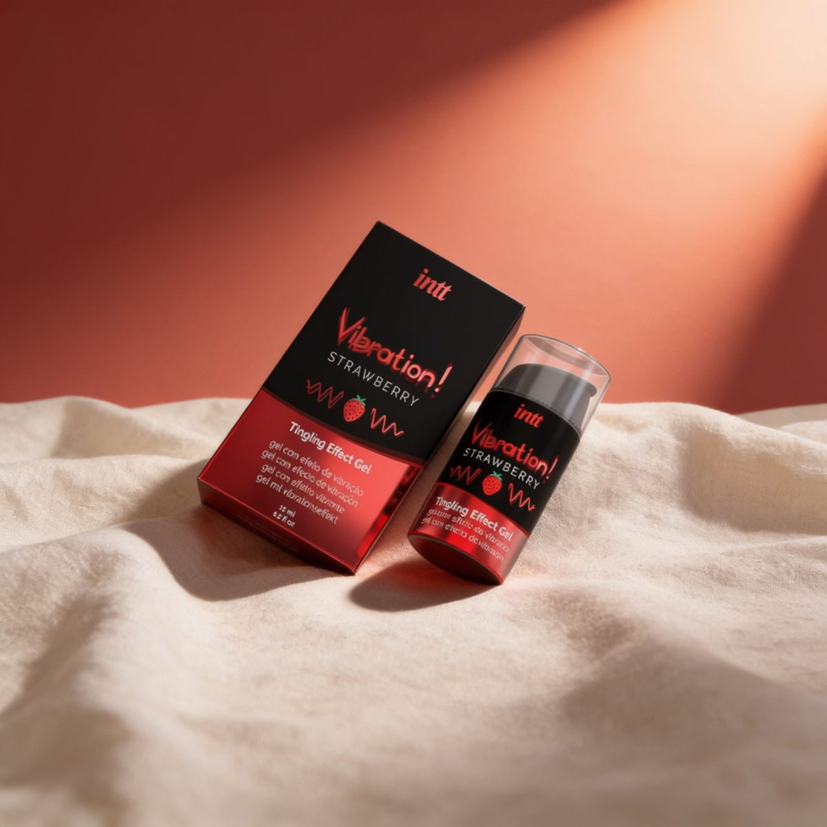INTT - PUISSANT STIMULANT INTIME GEL VIBRANT LIQUIDE FRAISE 15ML — photo éditoriale sur lin drapé