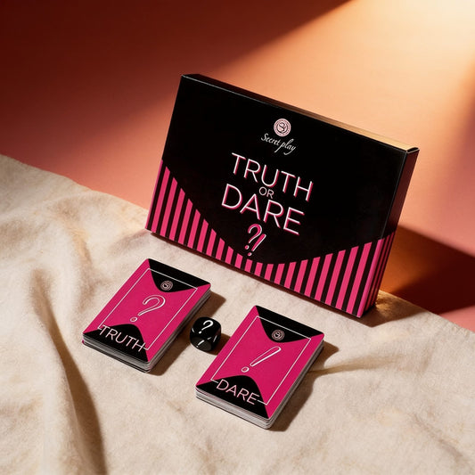 Jeu pour adultes Action ou vérité — photo éditoriale sur lin drapé
