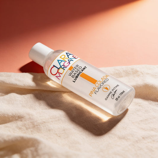 Lubrifiant PINA COLADA 150ml Clara Morgane — photo éditoriale sur lin drapé