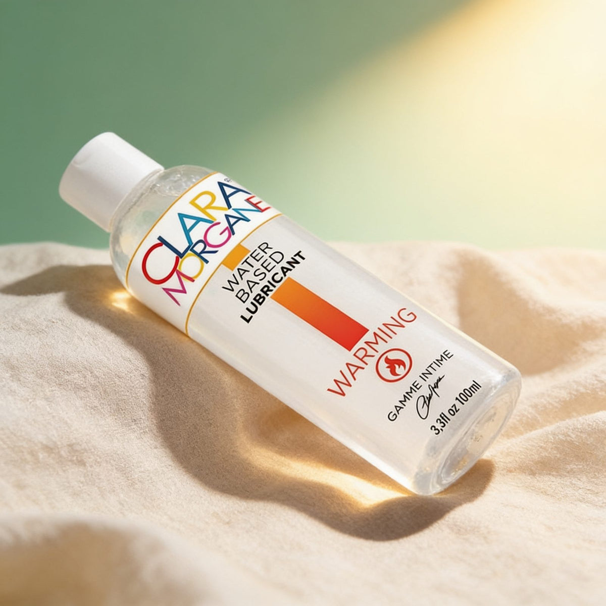 Lubrifiant WARMING 100ml Clara Morgane — photo éditoriale sur lin drapé