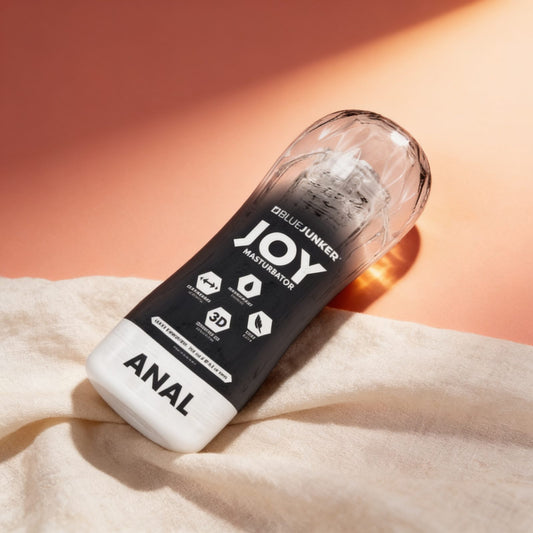 MASTURBATEUR JOY ANAL — photo éditoriale sur lin drapé