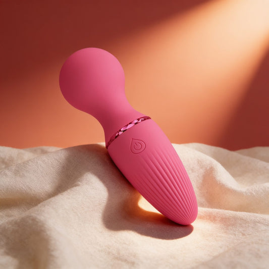 Mini vibromasseur wand Dwayne — photo éditoriale sur lin drapé