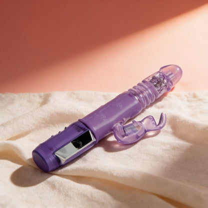 vibromasseur Mr rabbit — photo éditoriale sur lin drapé