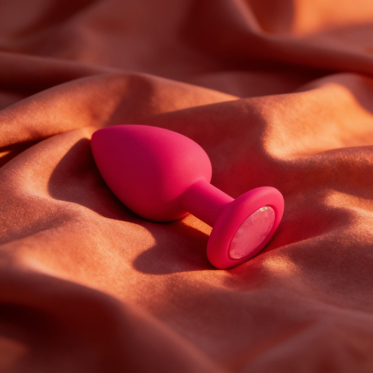 My Silicone Secret Plug Medium — en situation, ambiance chaude et discrète