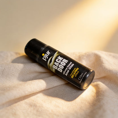 lubrifiant anal BACK DOOR BOTTLE 30ML — photo éditoriale sur lin drapé
