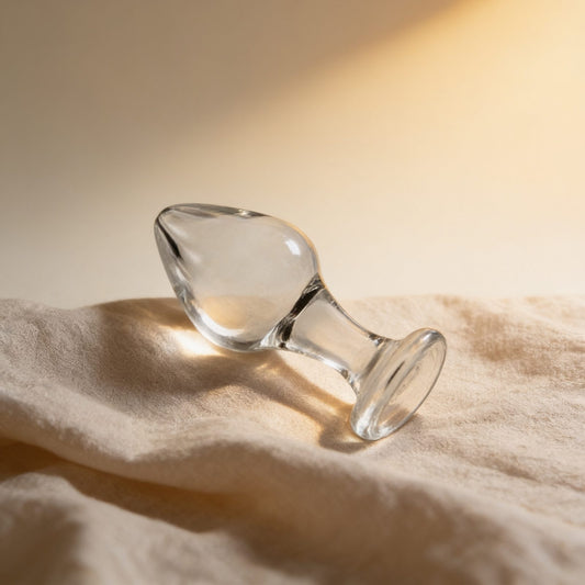 Plug anal boule pointue Glossy Toys 31 Clear — photo éditoriale sur lin drapé
