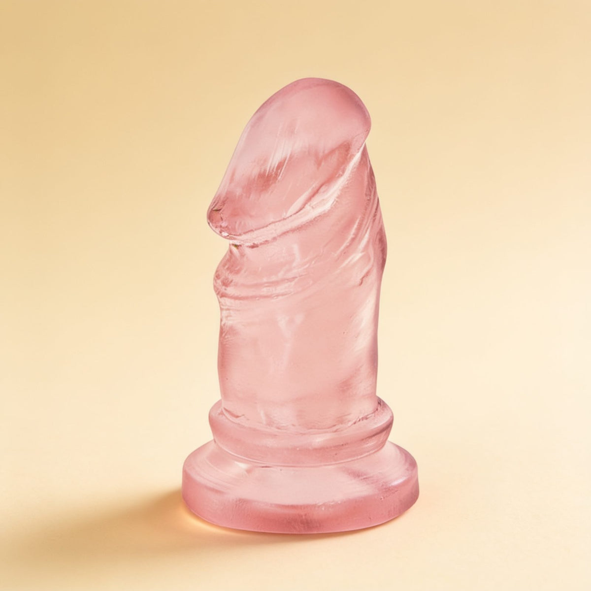 Plug anal réaliste Jelly rose — packshot studio sur fond crème