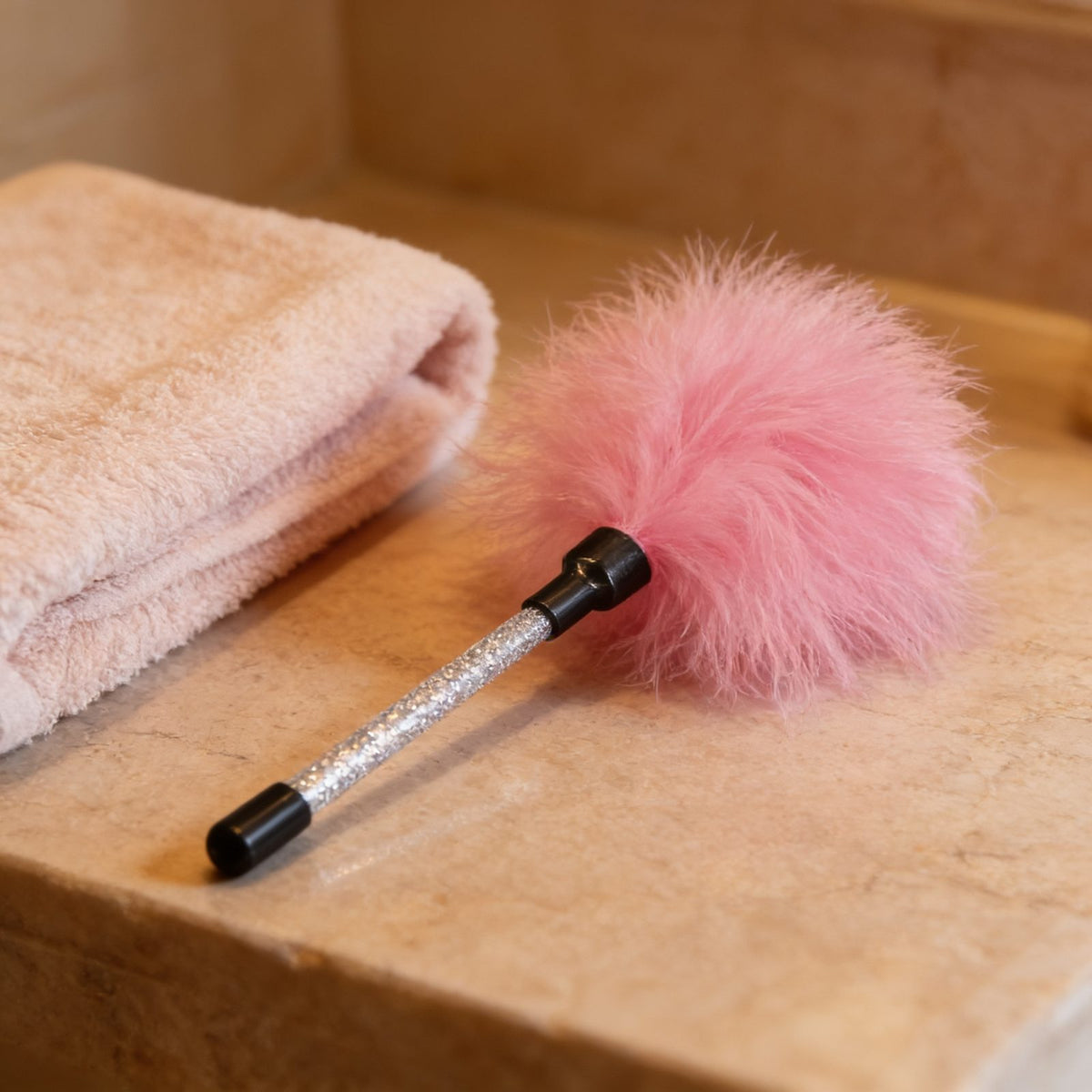 PLUMEAU CARESSE PINK — mise en situation