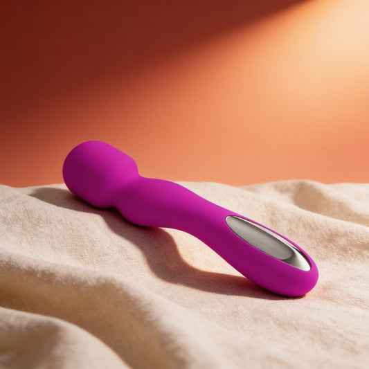 vibromasseur SMART - PAUL MASSAGER — photo éditoriale sur lin drapé