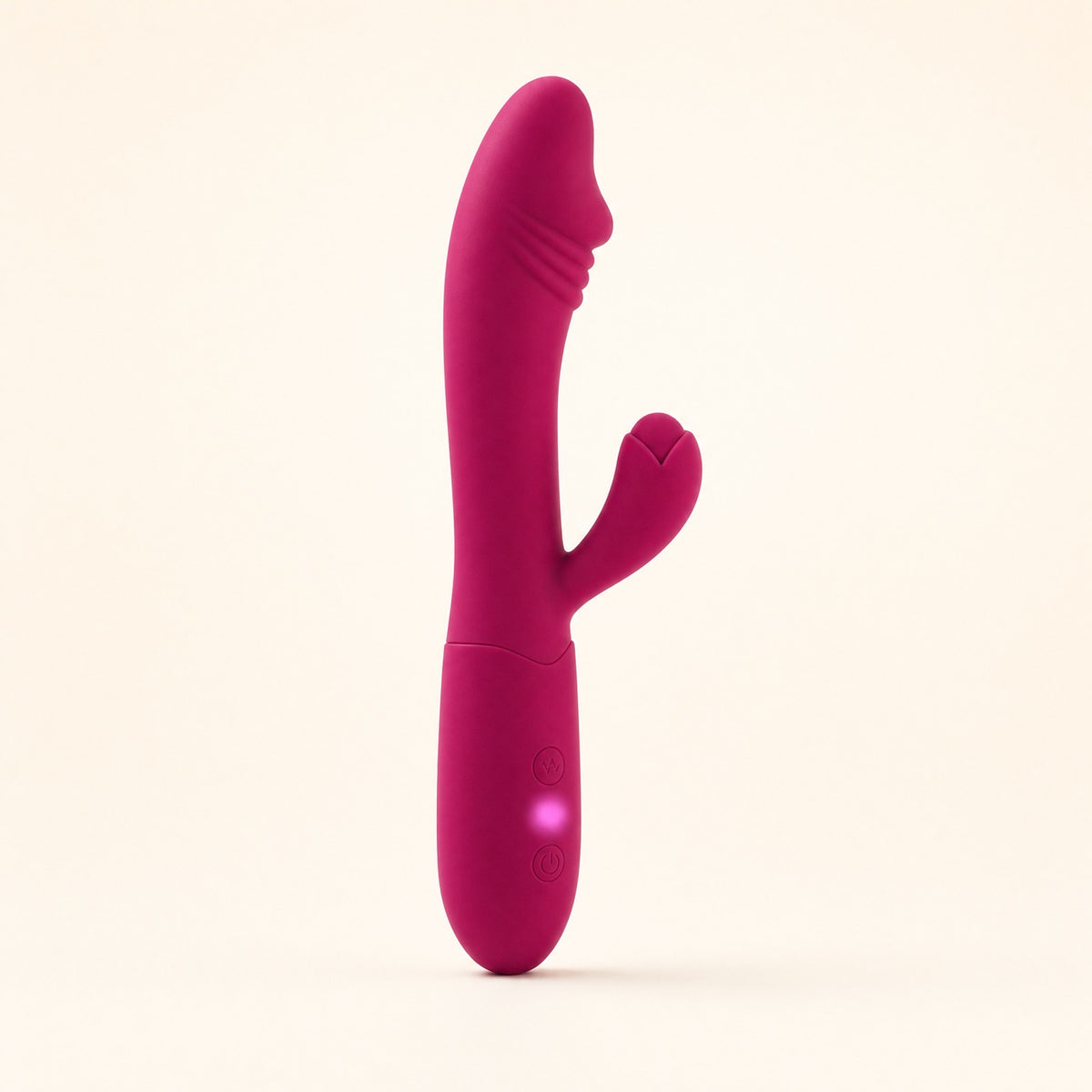 Vibromasseur rabbit rose, packshot studio sur fond crème