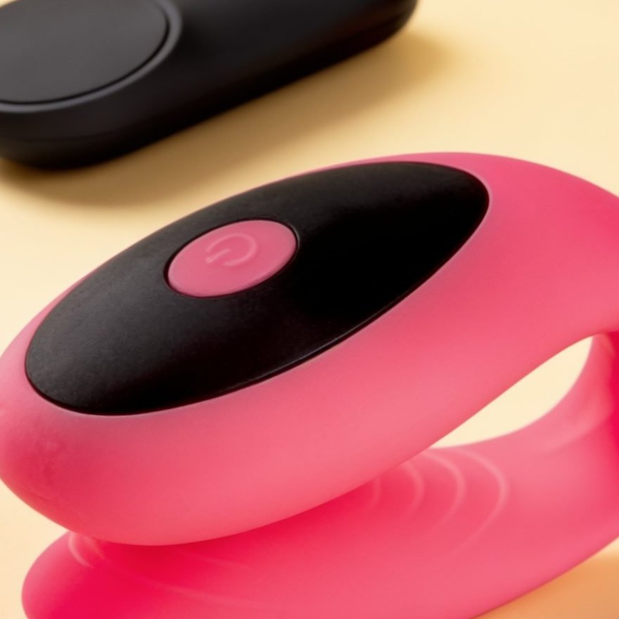 Stimulateur de couple rose Vibrator E12 Virgite — gros plan