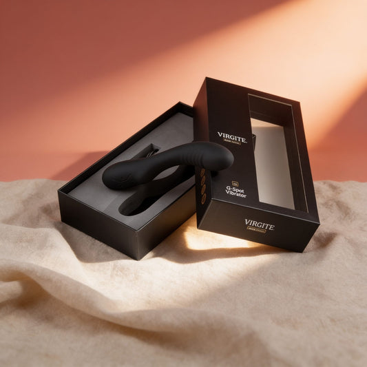 VIBRATEUR RECHARGEABLE V5 BLACK EDITION — photo éditoriale sur lin drapé