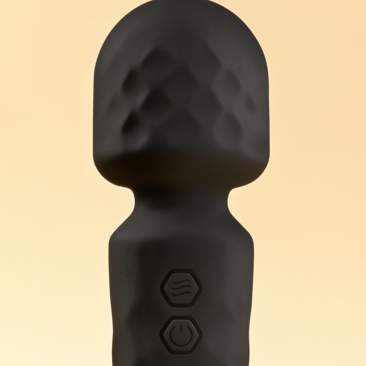 Mini wand noir — gros plan sur la tête texturée