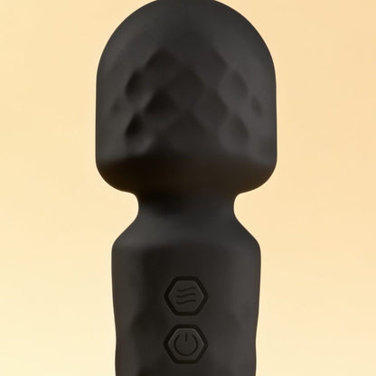 Mini wand noir — gros plan sur la tête texturée