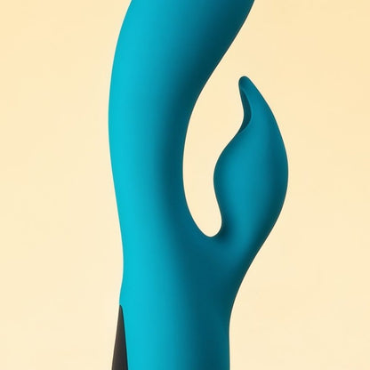Vibromasseur rabbit bleu Dual Vibrator V2 Virgite — gros plan