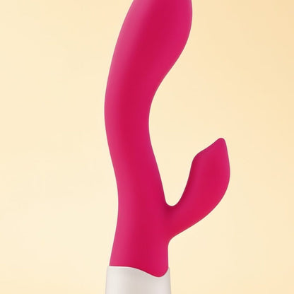 Vibromasseur rabbit Naya Yoba — gros plan sur la tête et le bras clitoridien